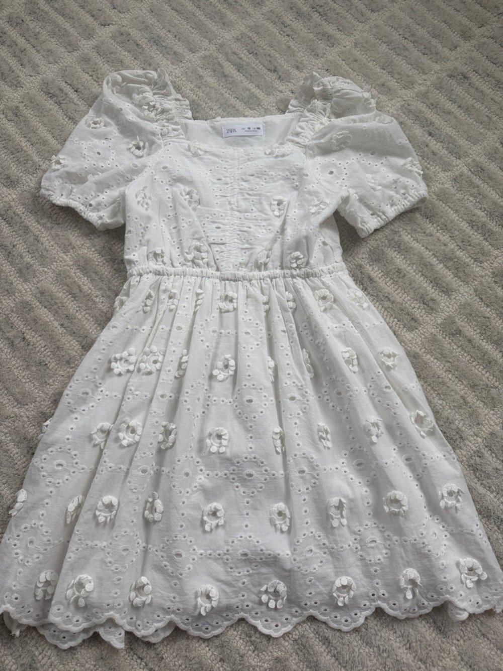 Girls Zara White Eyelet Floral Appliqué Puff-Sleeve Dress